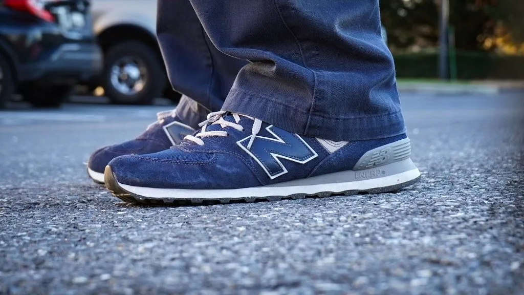 Hinh anh 2: Lieu New Balance 574 co phai la mot mau giay dang de so huu?