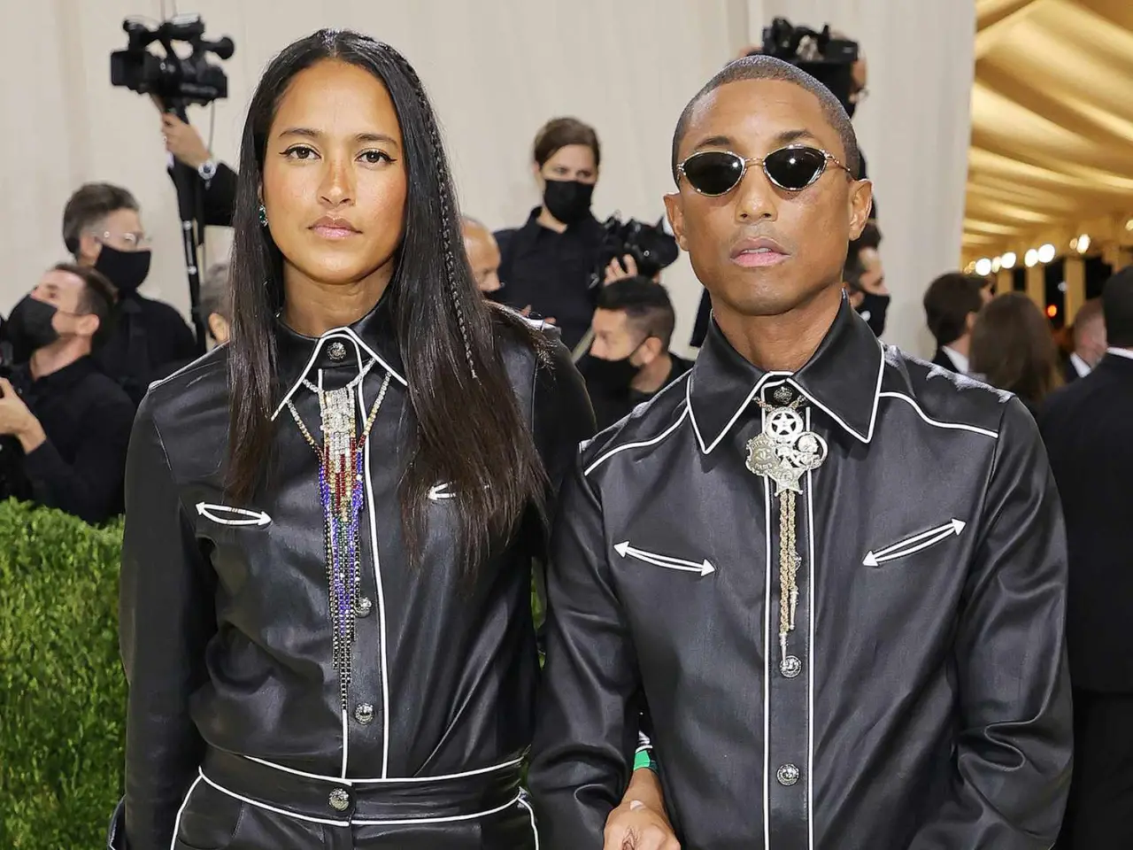 Pharrell Williams bất ngờ xuất hiện tại show Dior và Kenzo