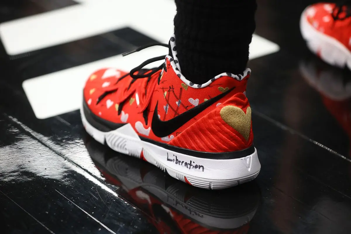 Hinh anh 4: Nike Kyrie: Khi nghe thuat va su dot pha gap go trong mot doi giay