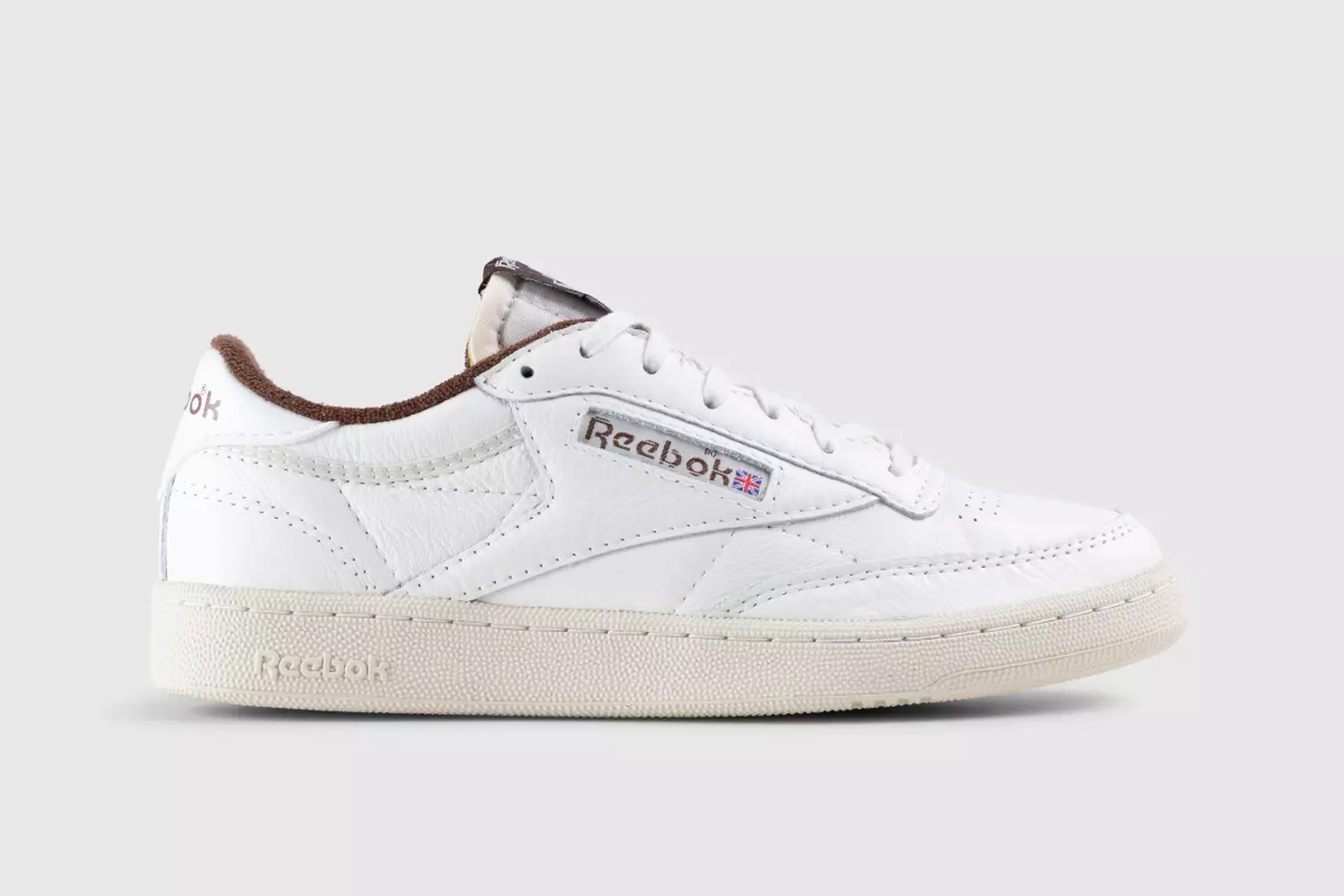 Những mẫu giày Sneaker giá rẻ dưới đây sẽ khiến bạn bất ngờ