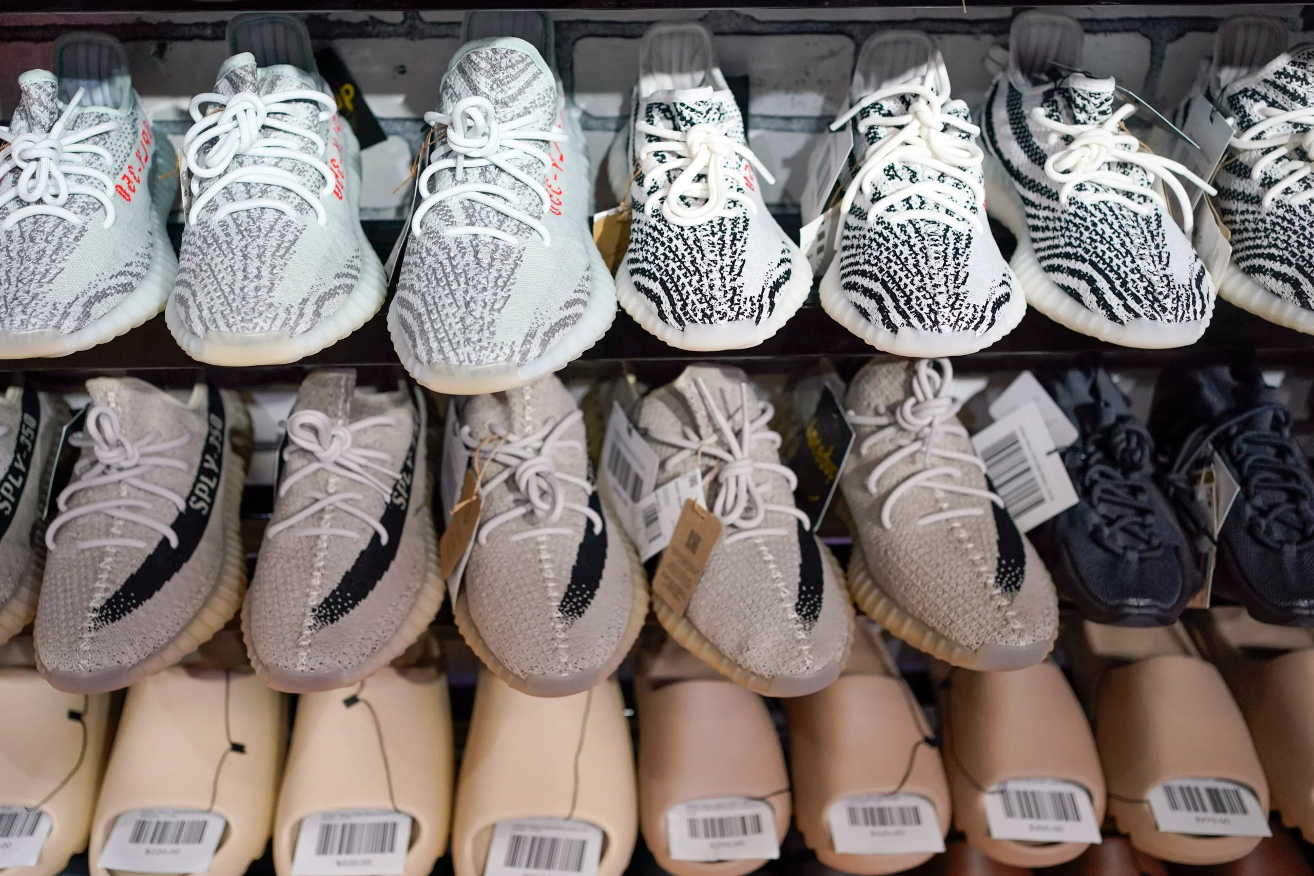 Hinh anh 2: Adidas thong bao ve dot phat hanh YEEZYs vao tuan toi