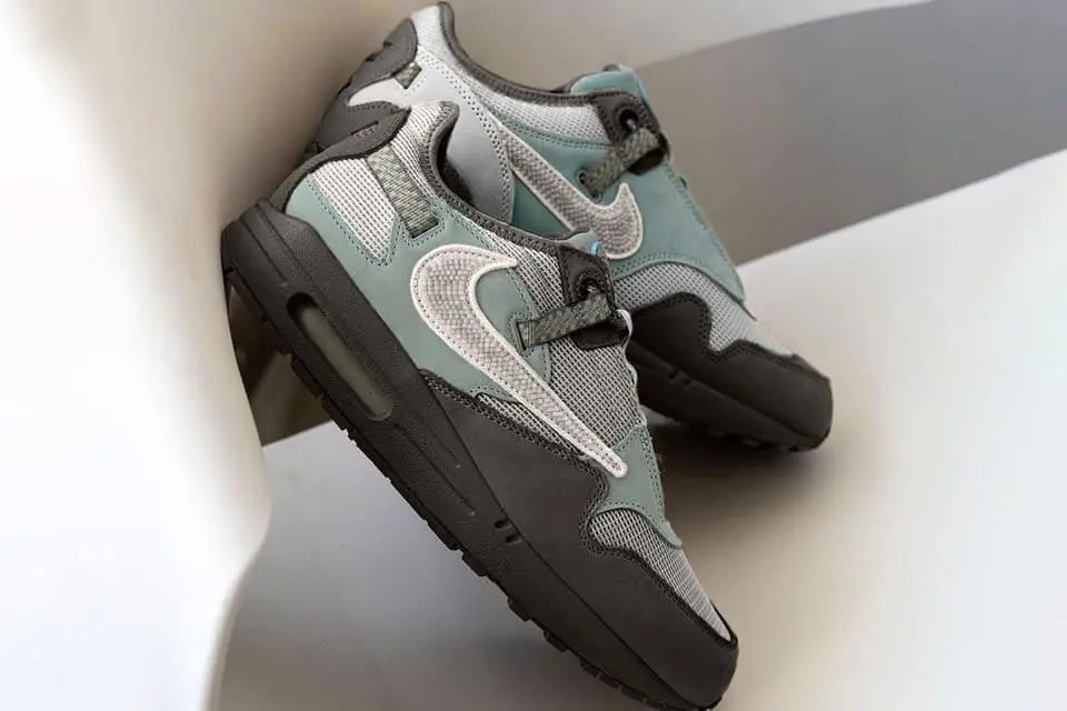 Legitcheck: Cách để phân biệt Travis Scott Air Max 1 real và fake
