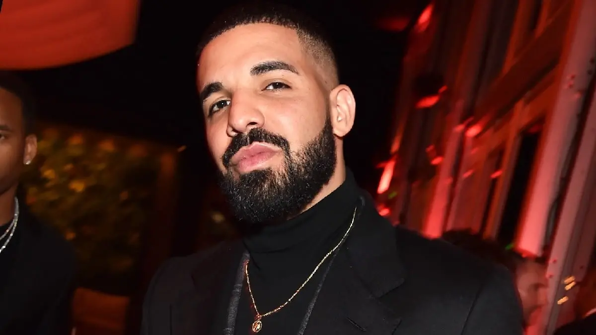 Drake hé lộ phiên bản Nike NOCTA Hot Step 2 trong buổi lưu diễn