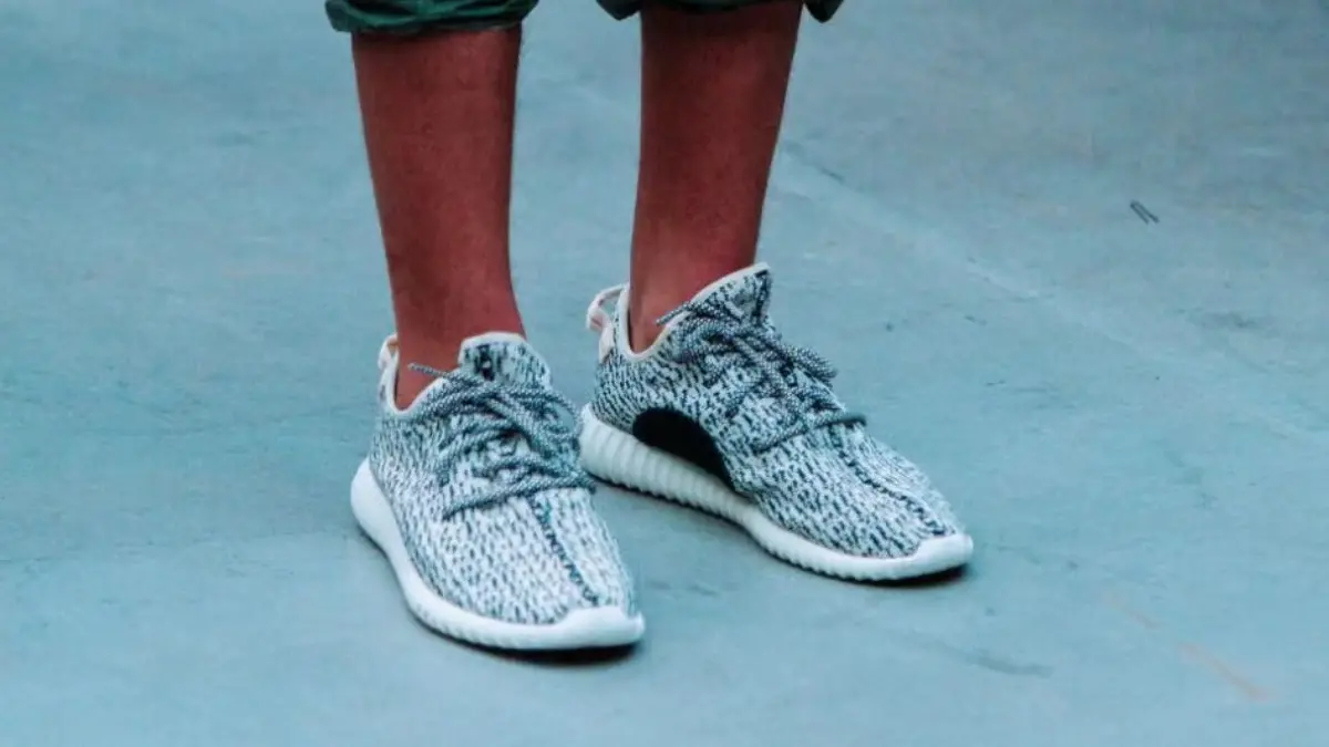 Những điều bạn cần biết trước khi mua Yeezy Boost 350 V2