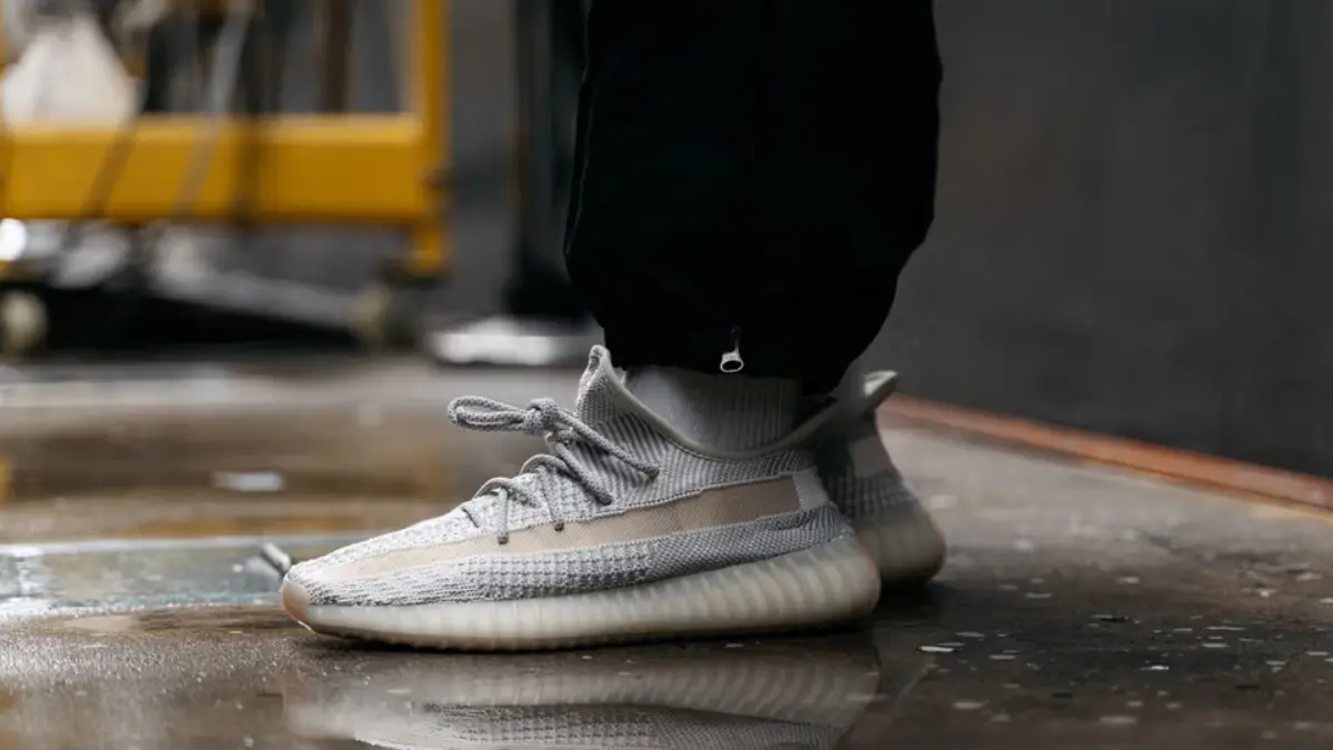 Những điều bạn cần biết trước khi mua Yeezy Boost 350 V2