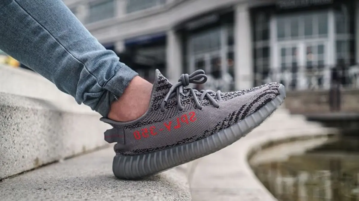 Những điều bạn cần biết trước khi mua Yeezy Boost 350 V2