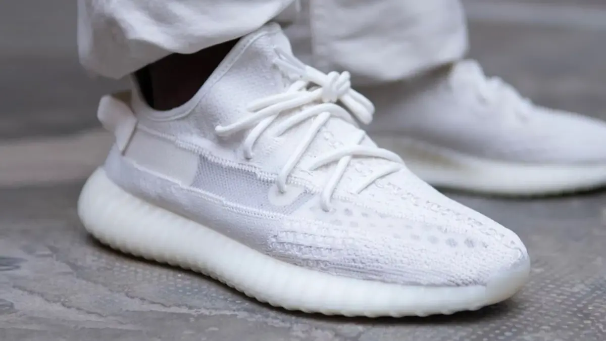 Những điều bạn cần biết trước khi mua Yeezy Boost 350 V2