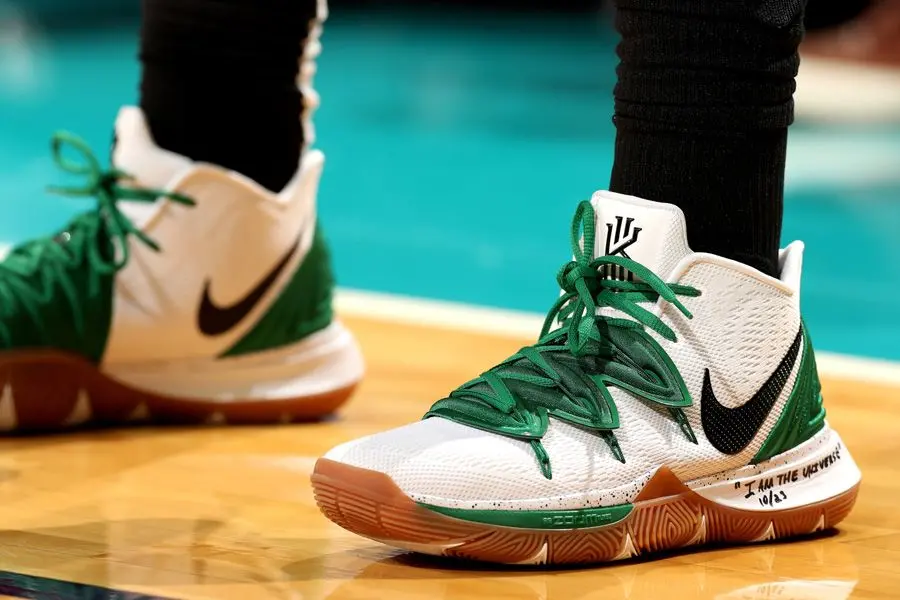 Hinh anh 1: Nike Kyrie: Khi nghe thuat va su dot pha gap go trong mot doi giay