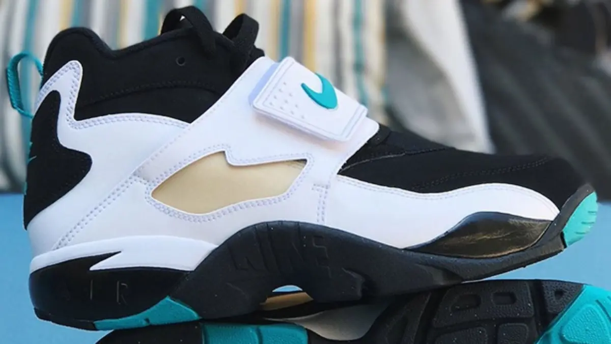 Hinh anh 1: So luoc lich su ve Deion Sanders va Nike Air Diamond Turf