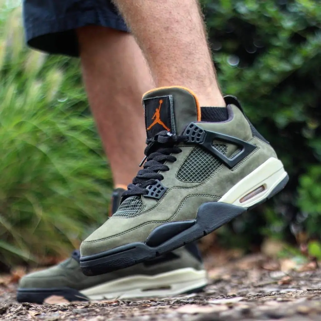 Hinh anh 5: Su dat do den kho tin cua Nike Air Jordan 4 x Undefeated (2005)