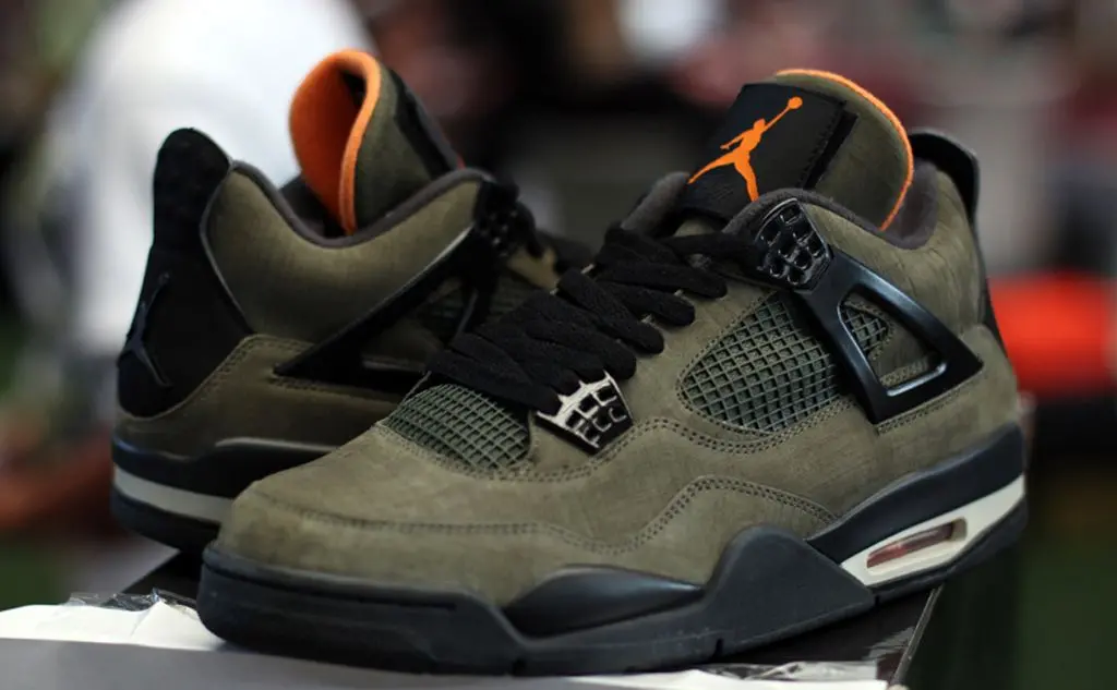 Hinh anh 6: Su dat do den kho tin cua Nike Air Jordan 4 x Undefeated (2005)