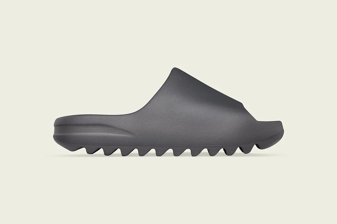 Sẵn sàng cho sự trở lại của Yeezy Slide với phối màu mới Hinh anh 4: San sang cho su tro lai cua Yeezy Slide voi phoi mau moi