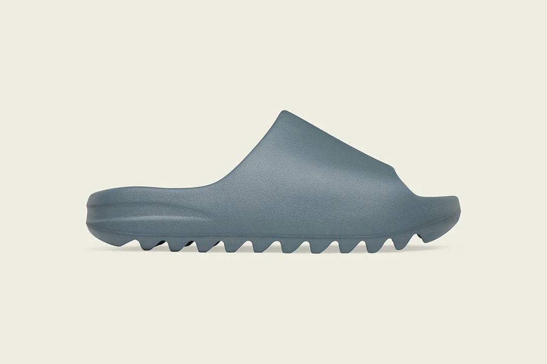Sẵn sàng cho sự trở lại của Yeezy Slide với phối màu mới Hinh anh 3: San sang cho su tro lai cua Yeezy Slide voi phoi mau moi