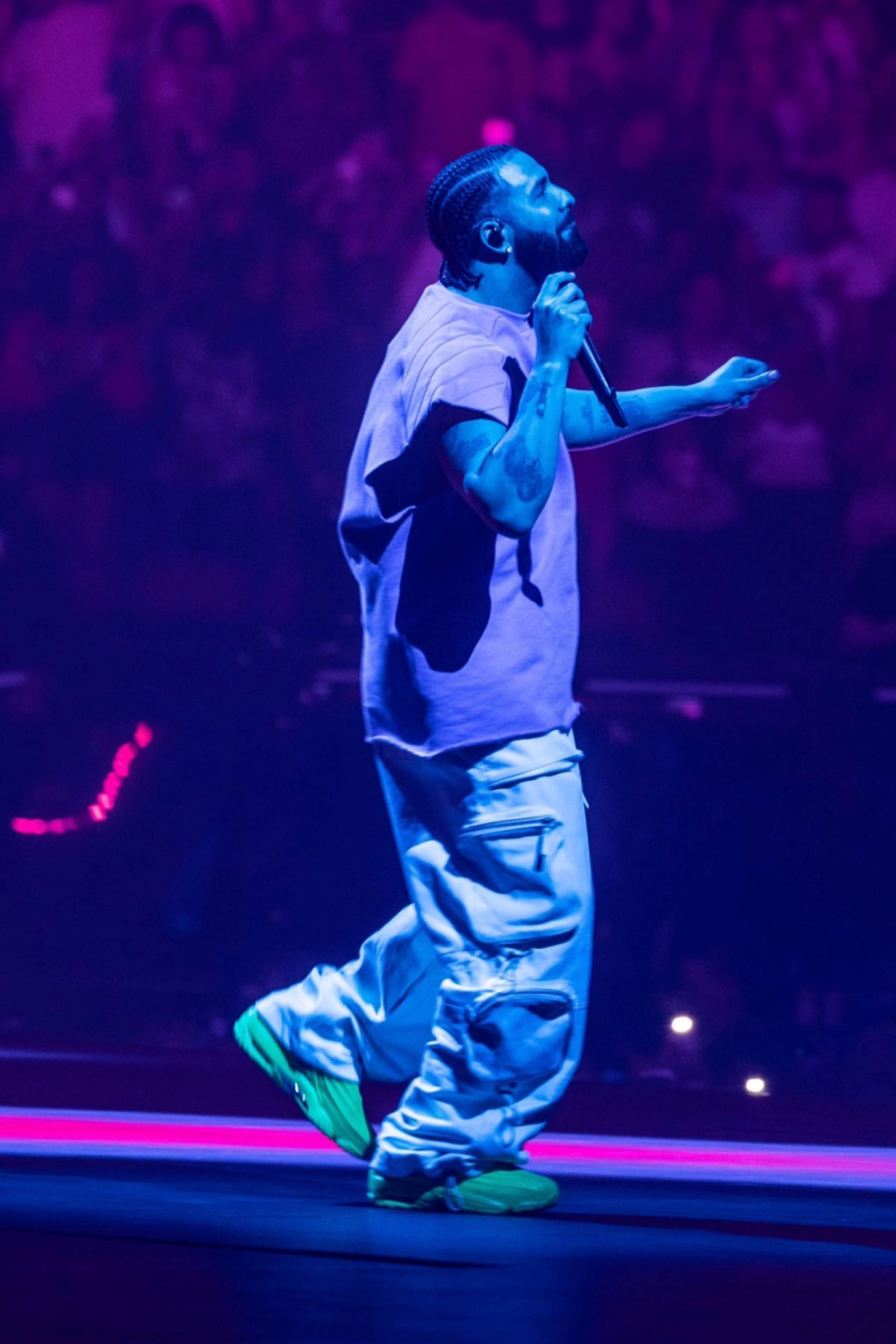 Drake hé lộ phiên bản Nike NOCTA Hot Step 2 trong buổi lưu diễn