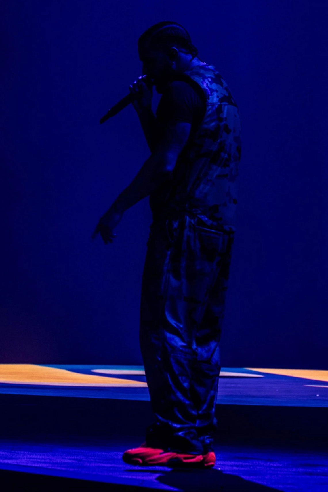 Drake hé lộ phiên bản Nike NOCTA Hot Step 2 trong buổi lưu diễn