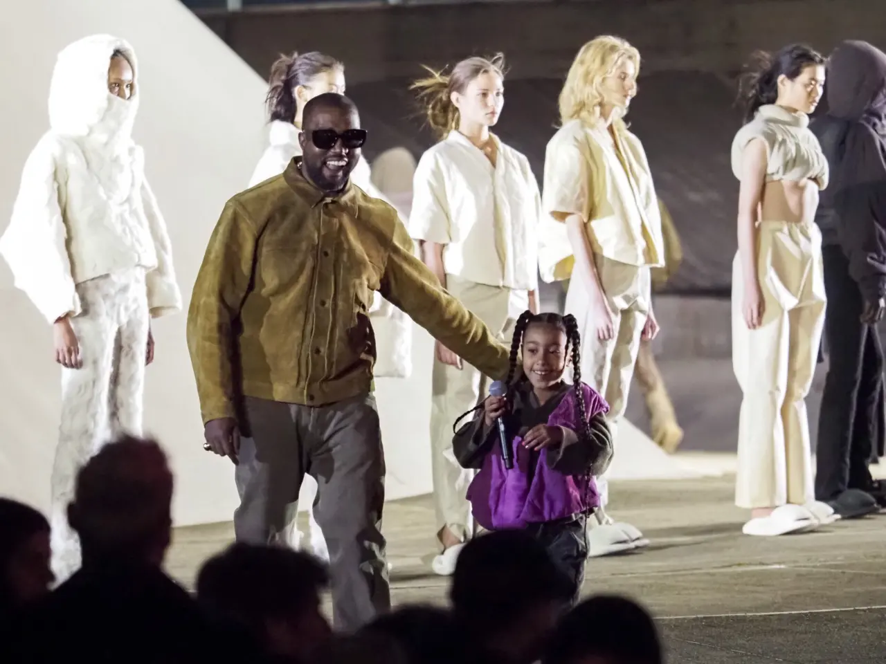 Hinh anh 7: Yeezy Day - Su kien thuong nien ton vinh de che cua Kanye West