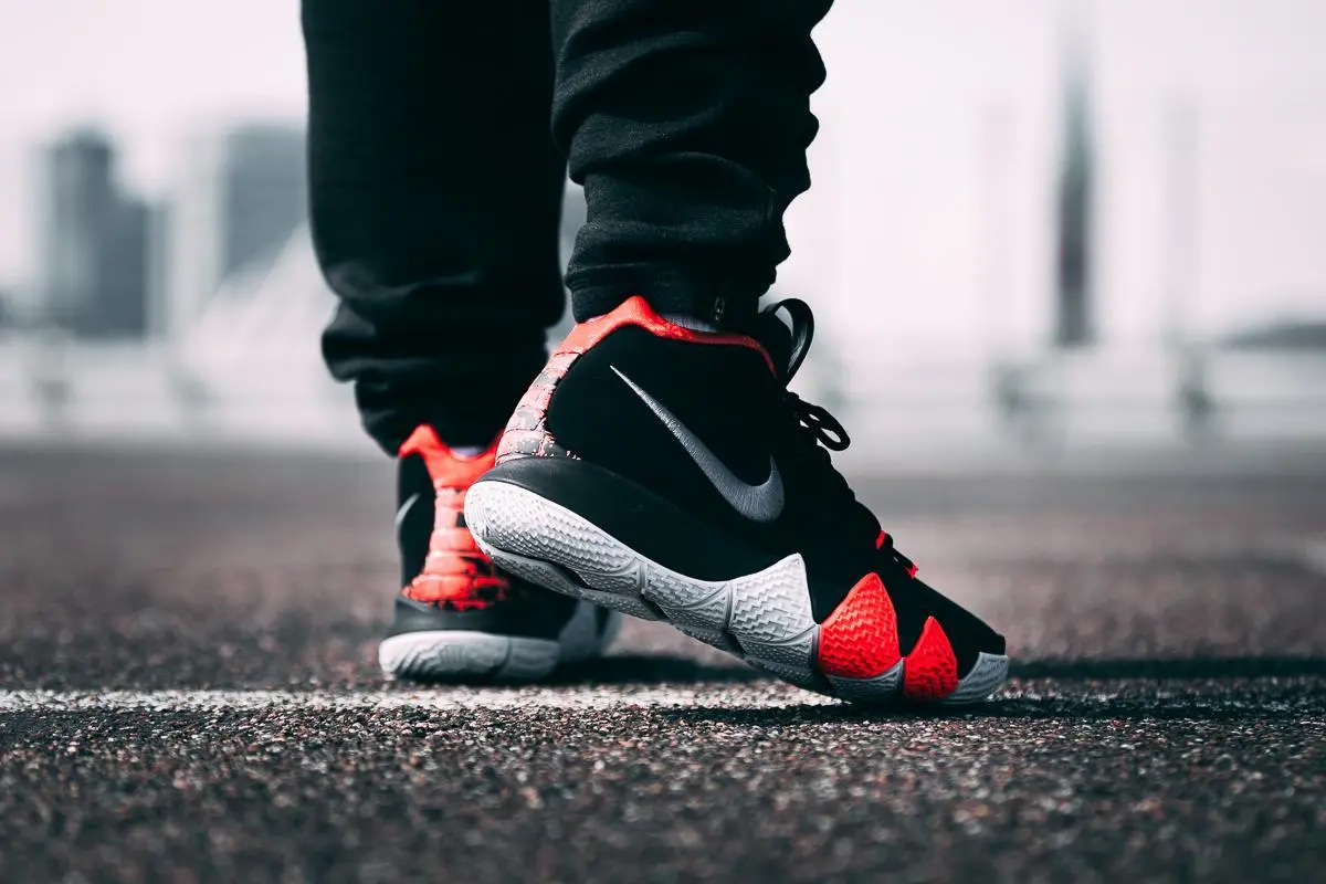 Hinh anh 2: Nike Kyrie: Khi nghe thuat va su dot pha gap go trong mot doi giay