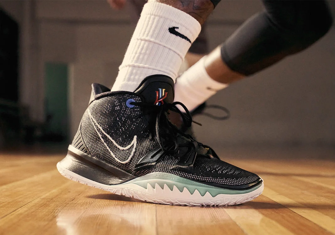 Hinh anh 5: Nike Kyrie: Khi nghe thuat va su dot pha gap go trong mot doi giay