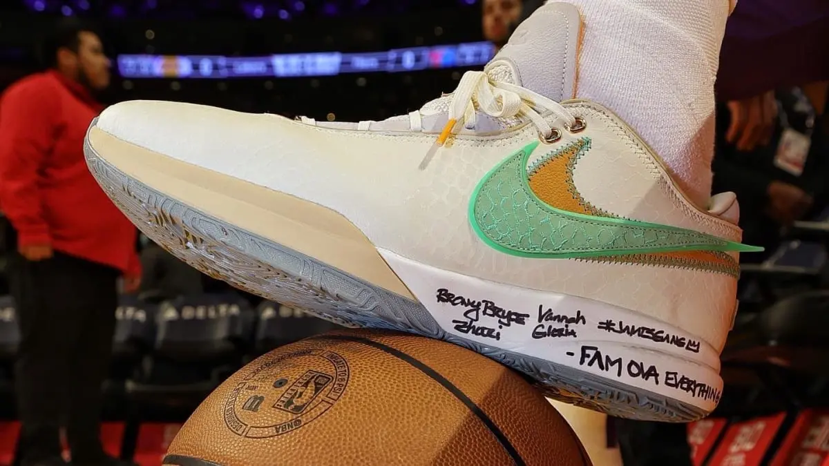 So sánh LeBron 20 với các đối thủ cạnh tranh