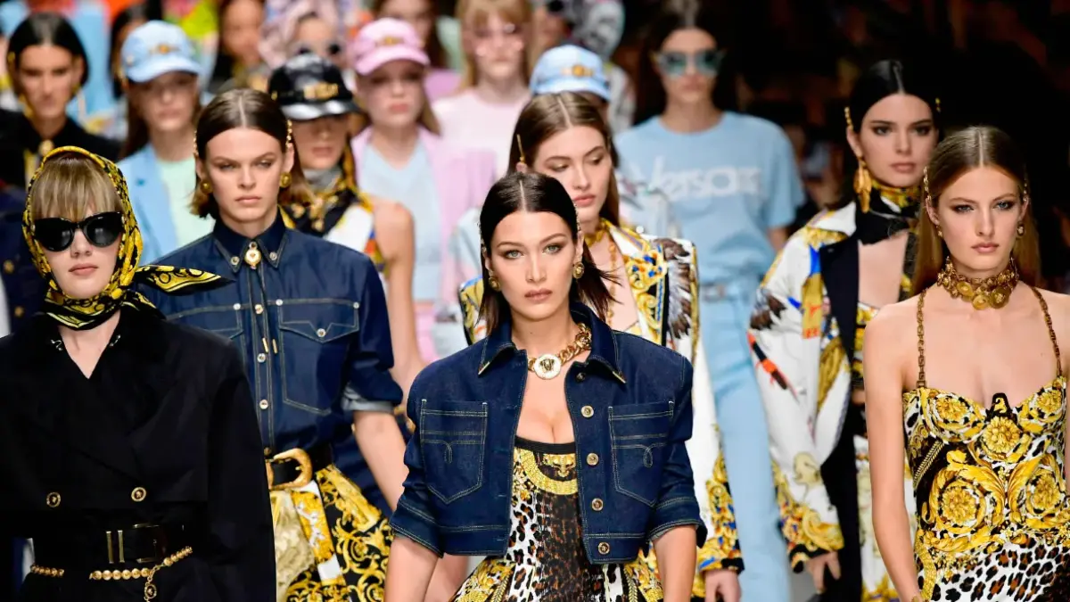 Hinh anh 4: Tai sao tui Versace Jeans Couture lai duoc ua chuong den vay?