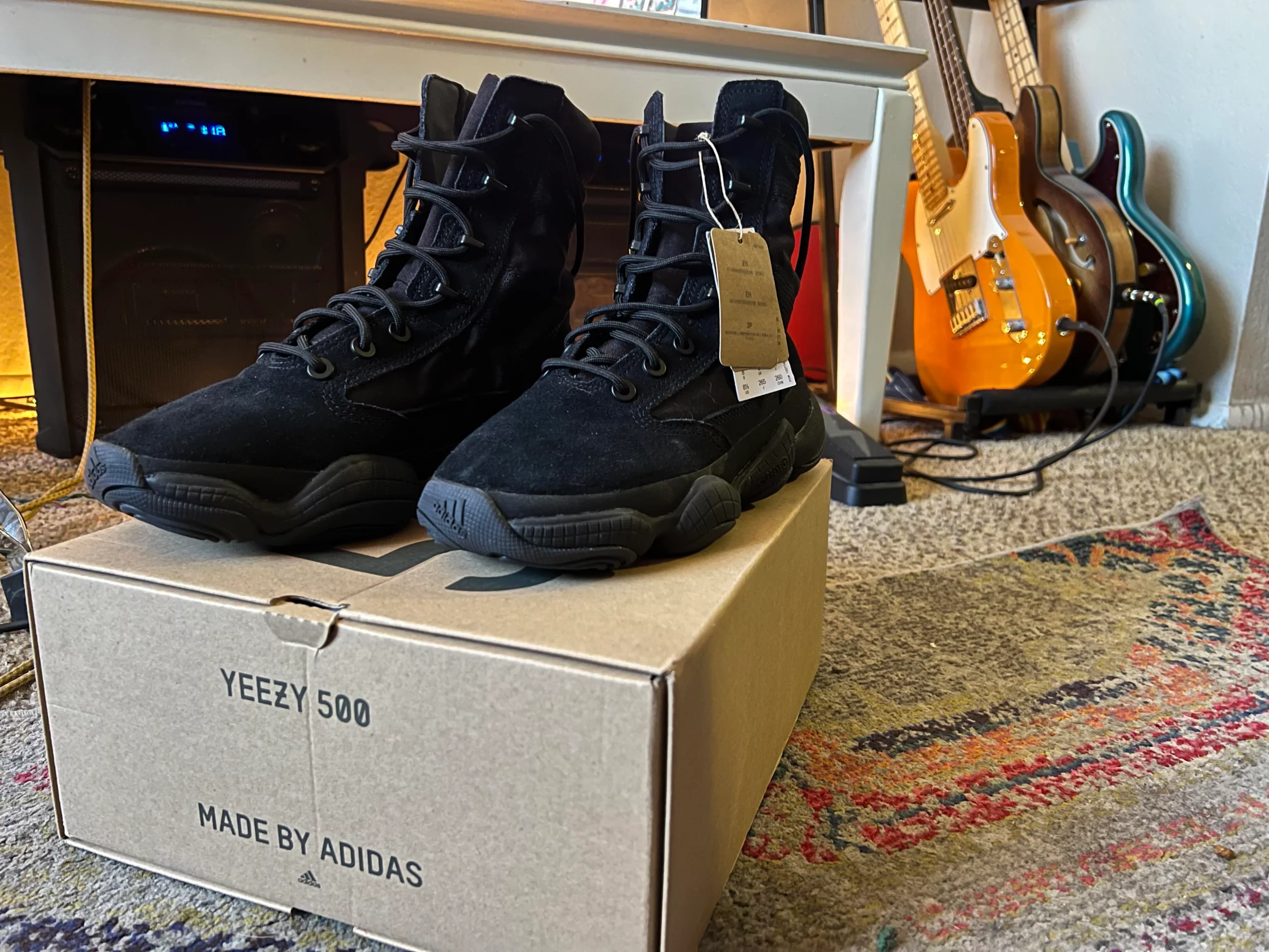 Adidas hé lộ về đợt phát hành giày YEEZY tiếp theo