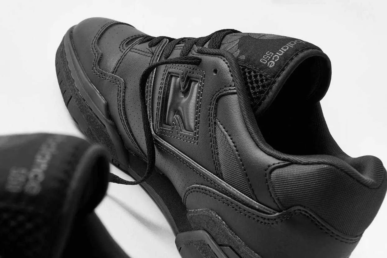 10 mẫu giày Sneaker có phối màu Triple Back đỉnh nhất cho năm 2023 (Phần 2)