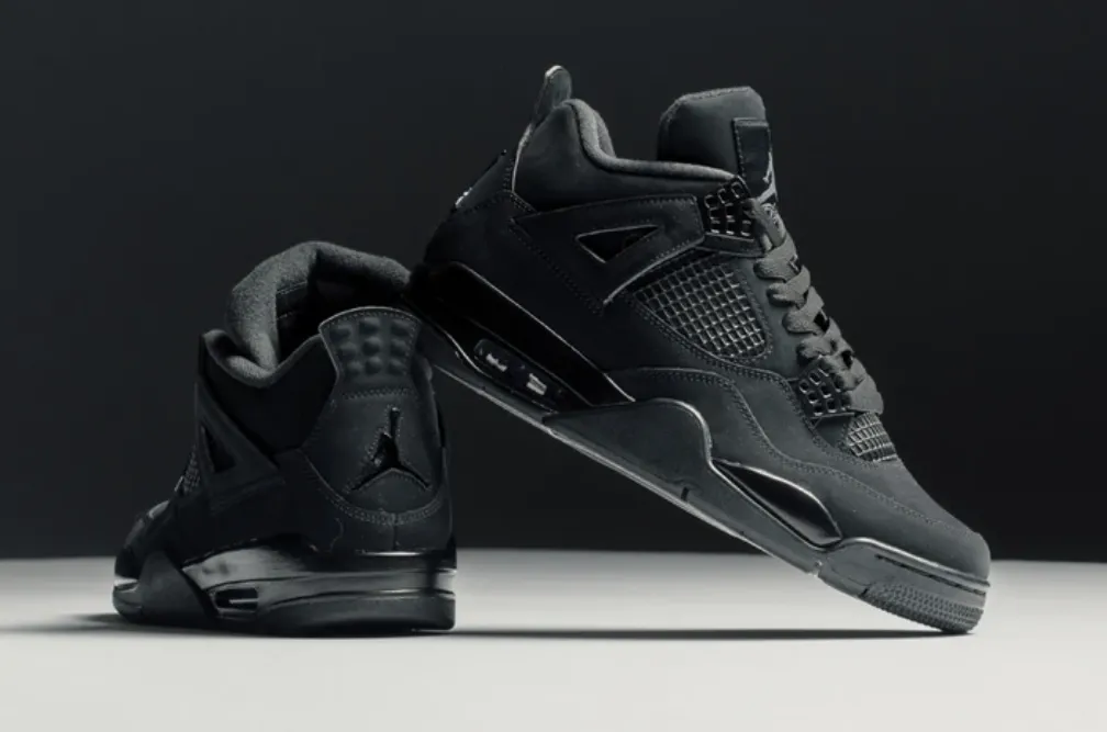 10 mẫu giày Sneaker có phối màu Triple Back đỉnh nhất cho năm 2023 (Phần 2)