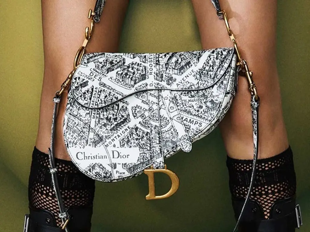 Dior tiếp tục tăng giá túi nửa cuối năm 2023