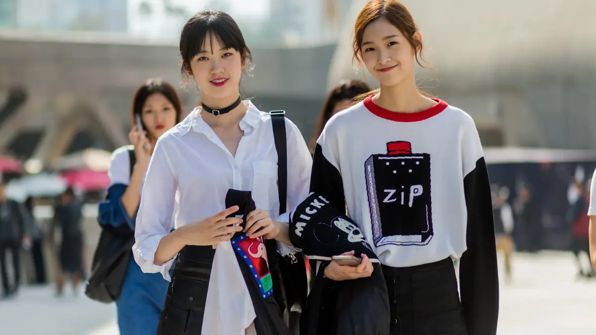 Hinh anh 1: Nhung mon do nang tam outfit ngay tuu truong mua thu 2023