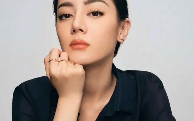 Địch Lệ Nhiệt Ba - nàng thơ mới của Dior