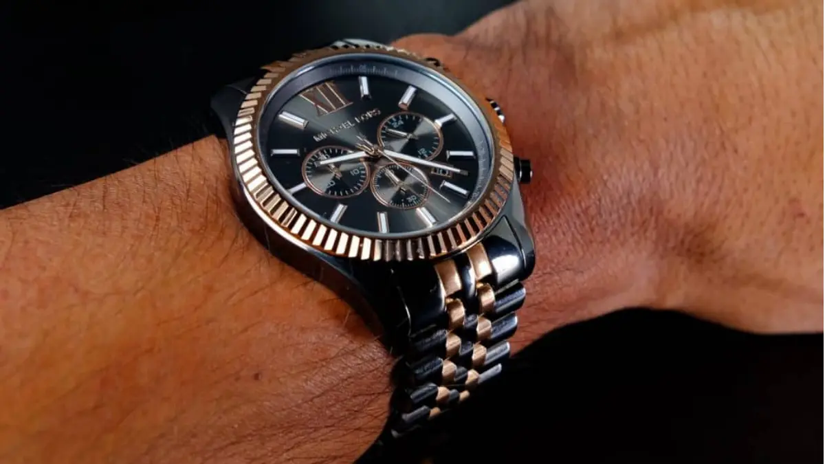 Michael Kors - Khám phá nơi những chiếc ví được sản xuất