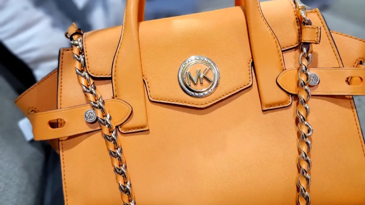 Michael Kors - Khám phá nơi những chiếc ví được sản xuất