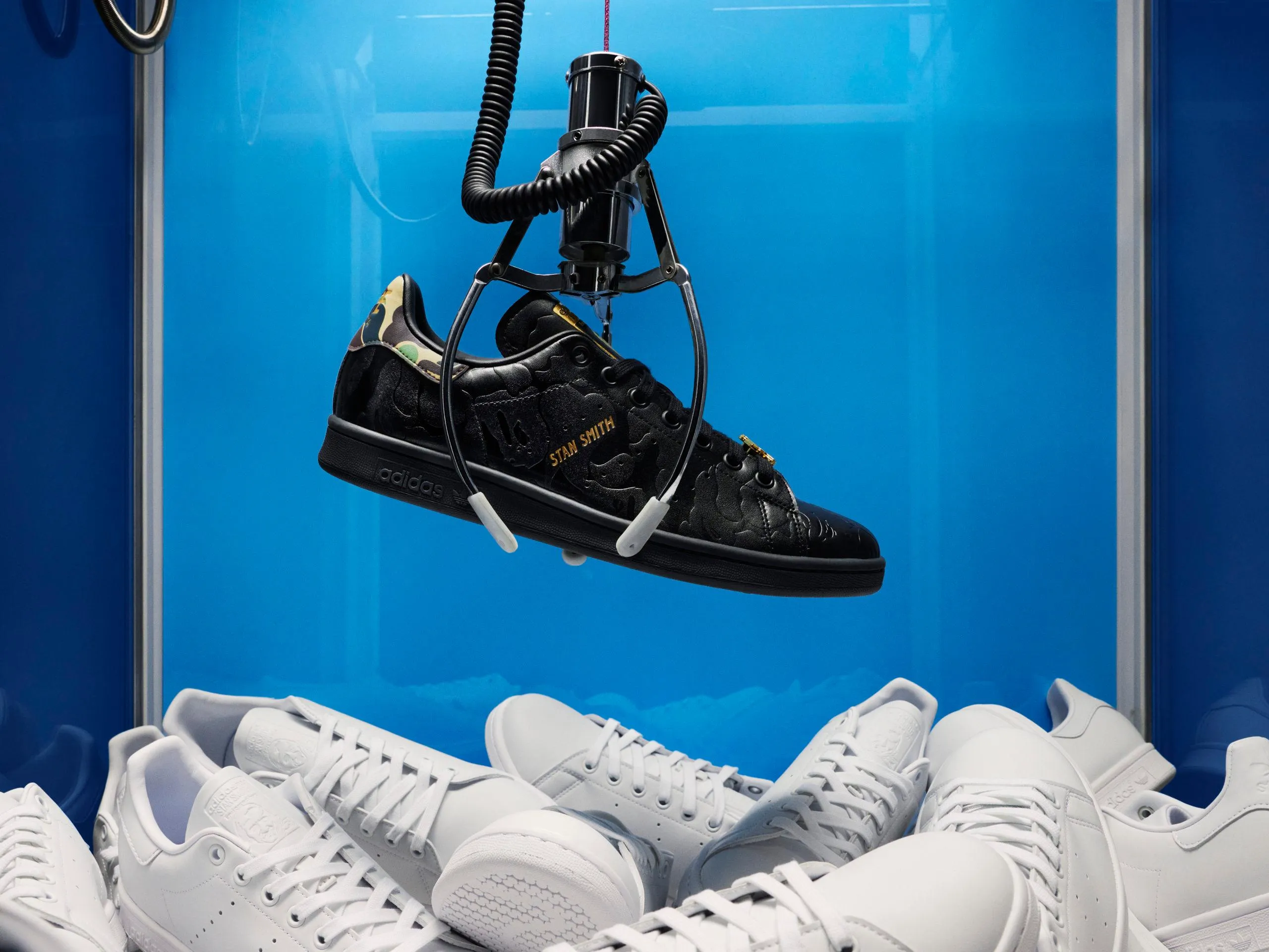 Hinh anh 2: Ngam nhin ban ky niem 50 nam cua adidas Stan Smith va BAPE