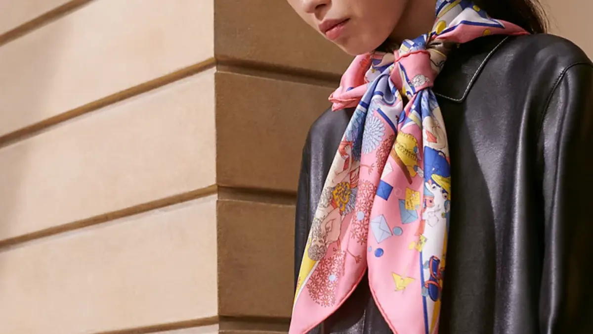 Bí mật sau chiếc khăn lụa Hermès: Nghệ thuật thủ công tinh tế