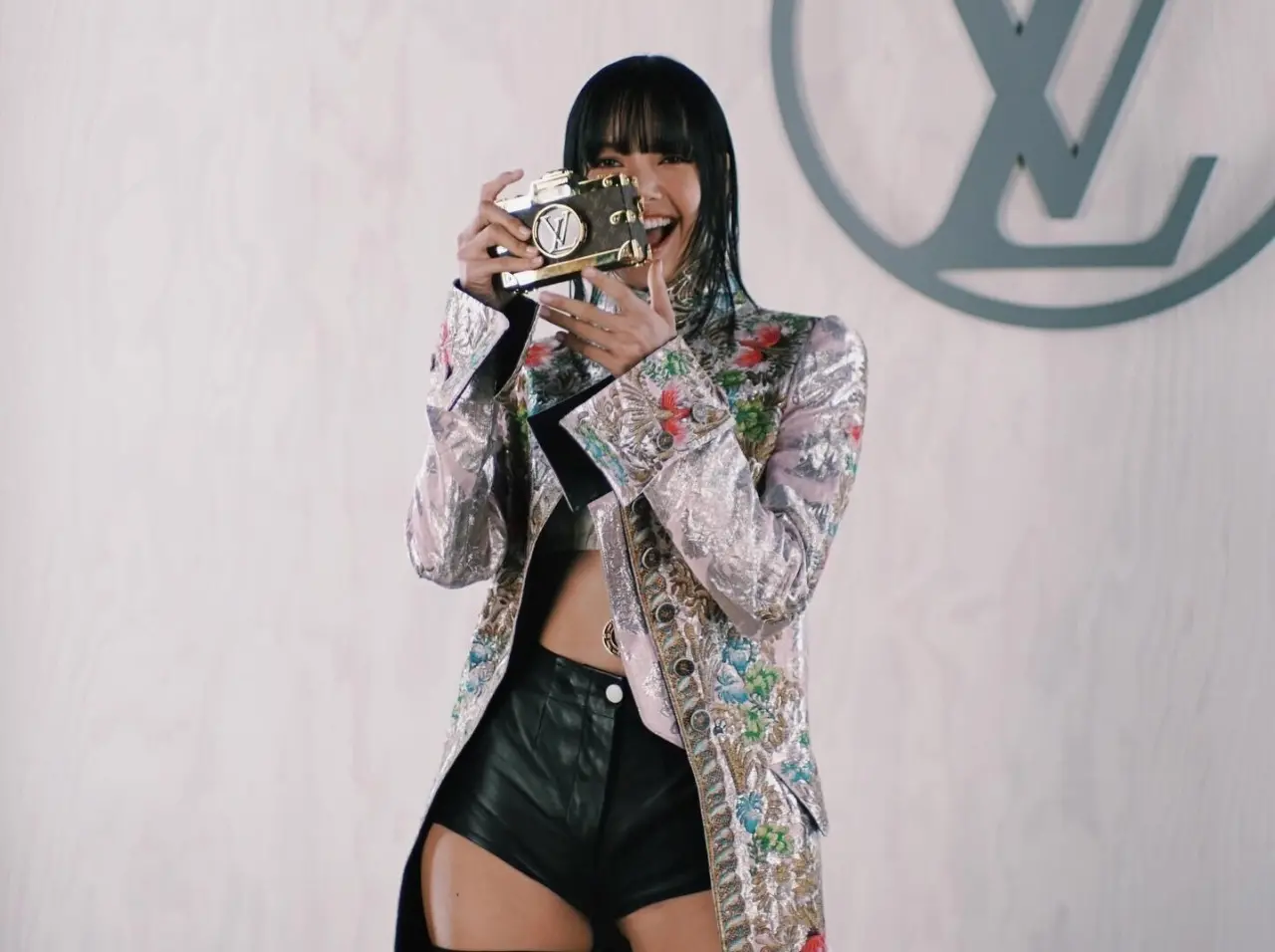 Hinh anh 1: He lo BST tui xach Louis Vuitton cua em ut Lisa BlACKPINK