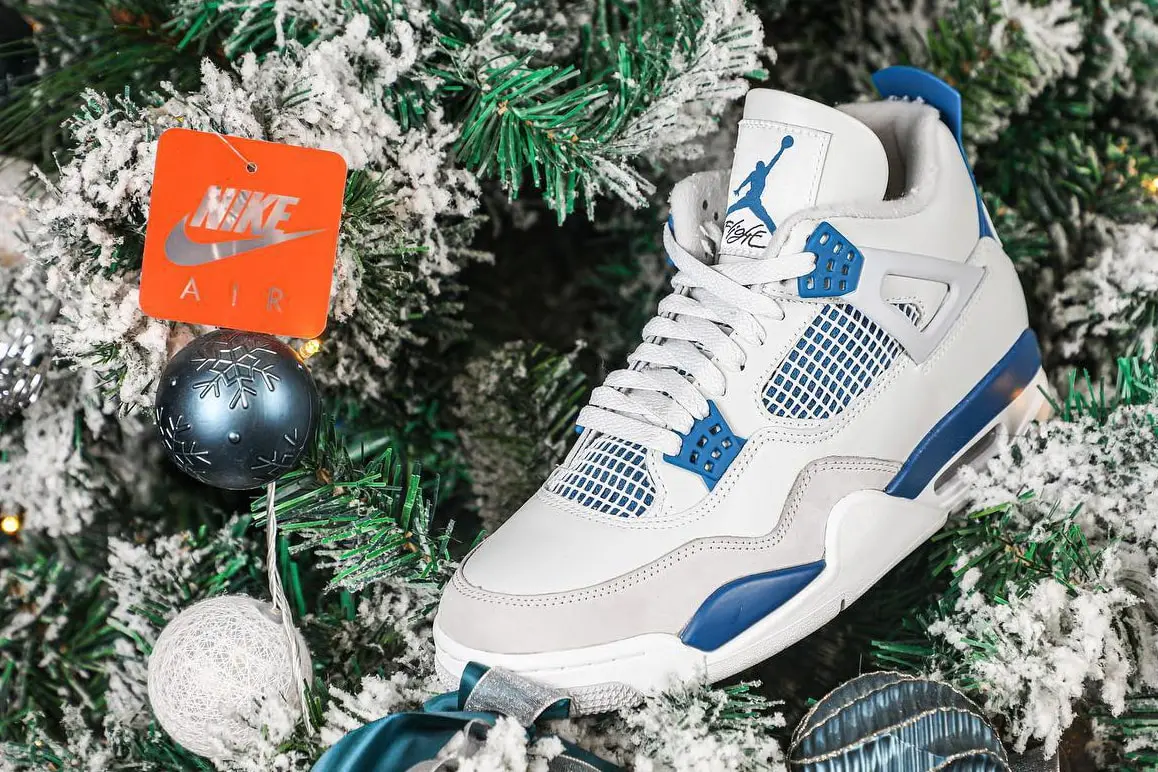 Hinh anh 1: Air Jordan 4 "Military Blue" - Mot hanh trinh tro lai day an tuong