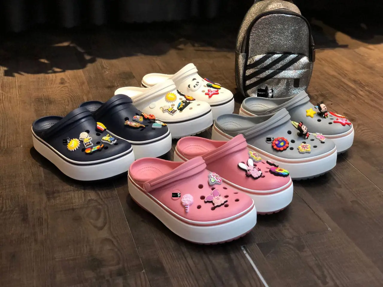 Hinh anh 1: Hay cung xem Crocs co gi sau khi trai qua 2 thap ky