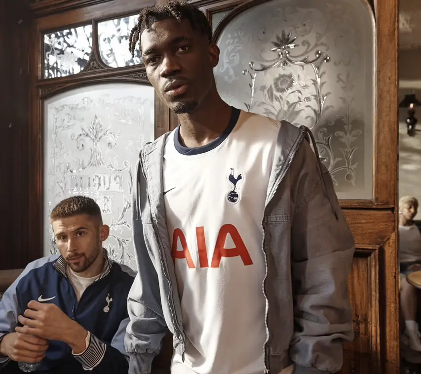 Hinh anh 6: Phien ban co dien nhung van day moi la cua ao dau Tottenham Hotspur