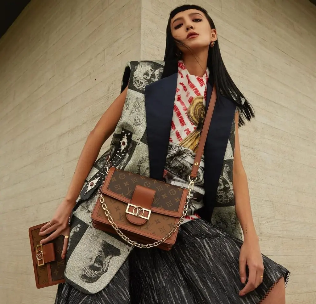 Louis Vuitton và 8 mẫu túi kinh điển mà quý cô nào cũng nên sở hữu Hinh anh 17: Louis Vuitton va 8 mau tui kinh dien ma quy co nao cung nen so huu