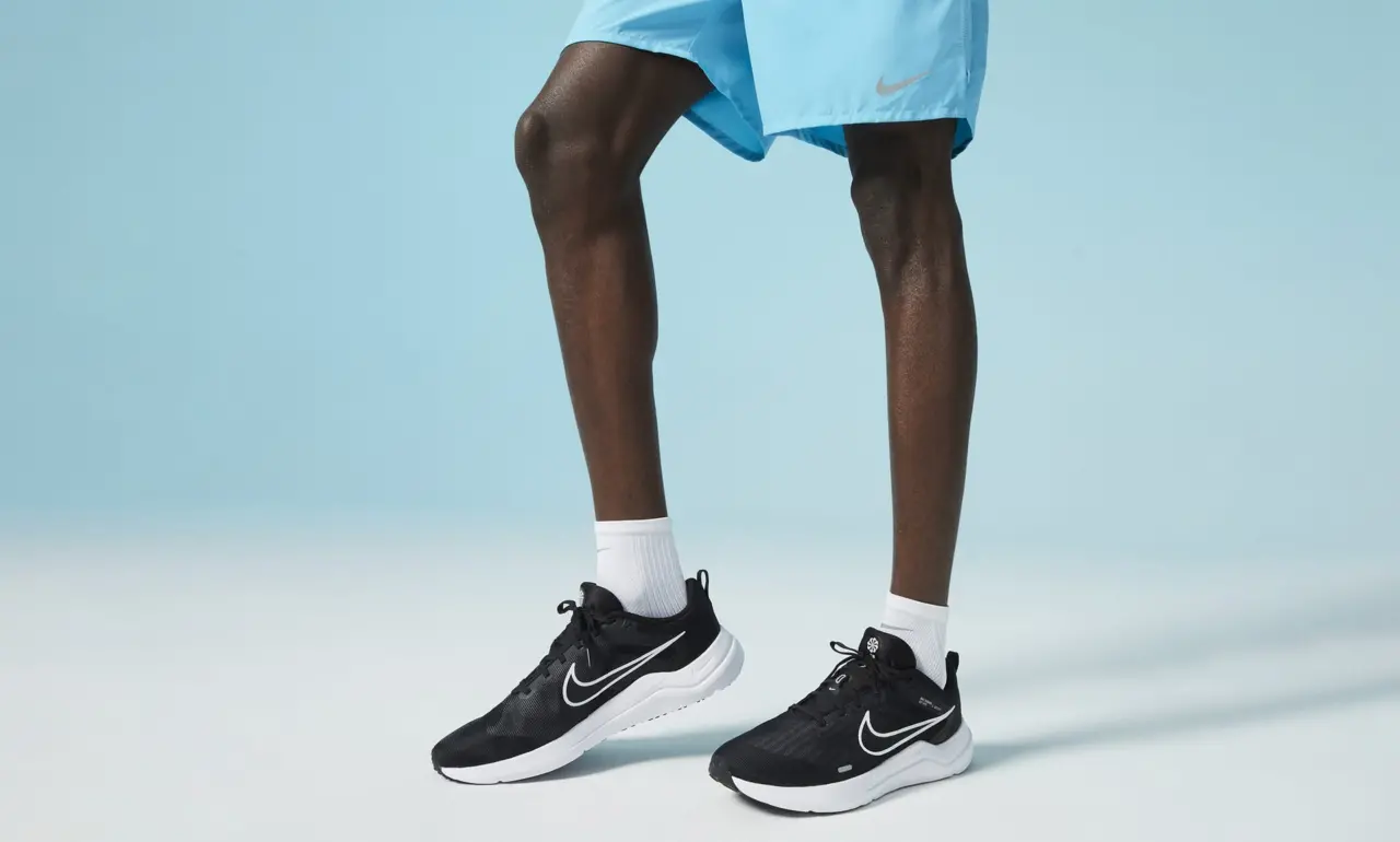 Hinh anh 8: 7 doi giay Nike co the giup ban dung ca ngay khong moi