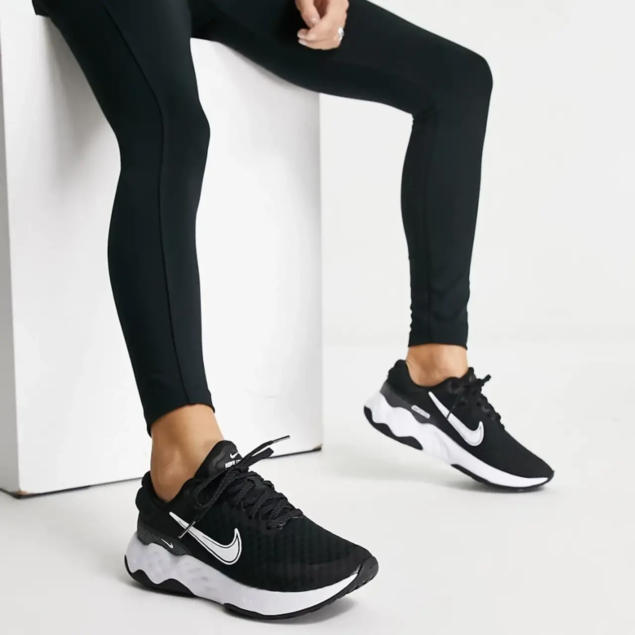 Hinh anh 5: 7 doi giay Nike co the giup ban dung ca ngay khong moi