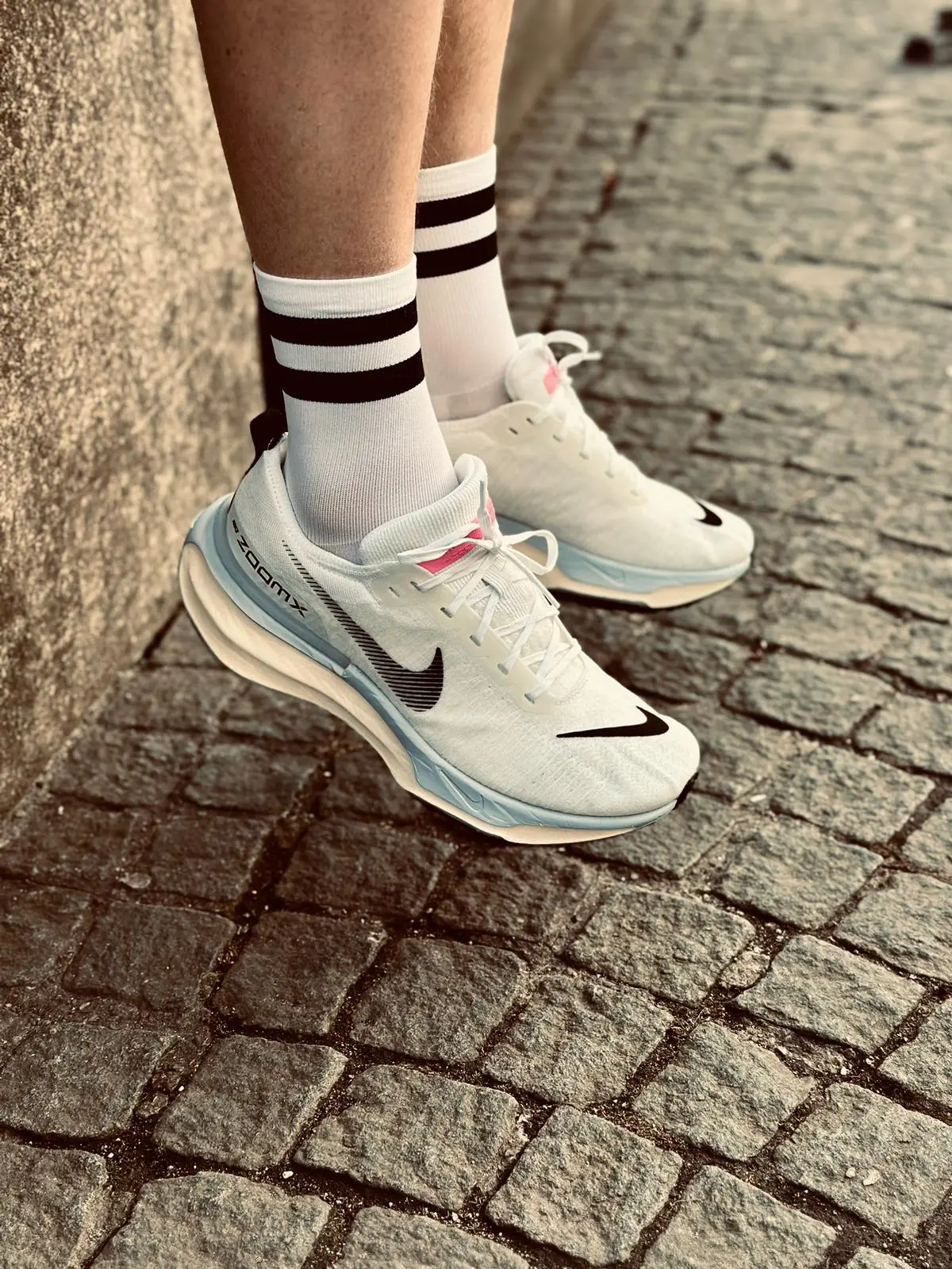 Hinh anh 4: 7 doi giay Nike co the giup ban dung ca ngay khong moi