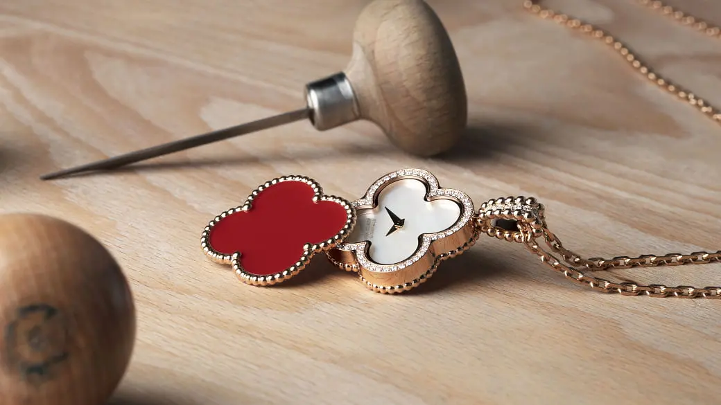 Hinh anh 2: Van Cleef & Arpels 'Alhambra' - bi an lam nen thanh cong cua mot huyen thoai? (P2)
