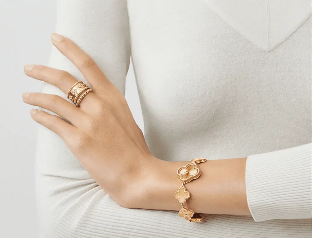 Hinh anh 4: Van Cleef & Arpels 'Alhambra' - bi an lam nen thanh cong cua mot huyen thoai? (P2)