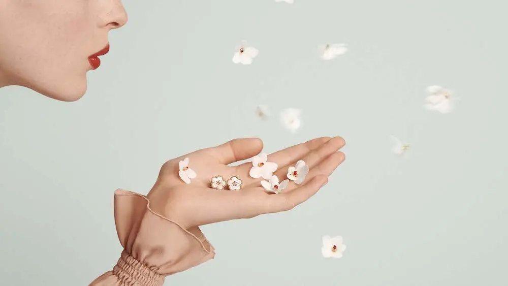 Hinh anh 5: Van Cleef & Arpels 'Alhambra' - bi an lam nen thanh cong cua mot huyen thoai? (P2)