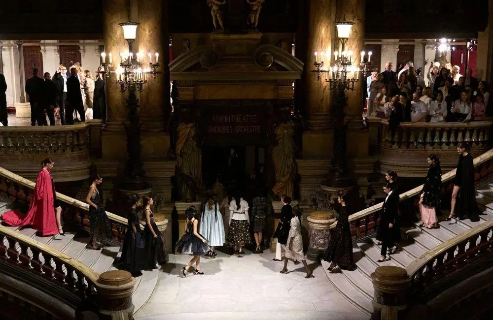 Hinh anh 3: Chanel Thu 2024 Haute Couture - su tai hien day kich tinh tai Palais Garnier