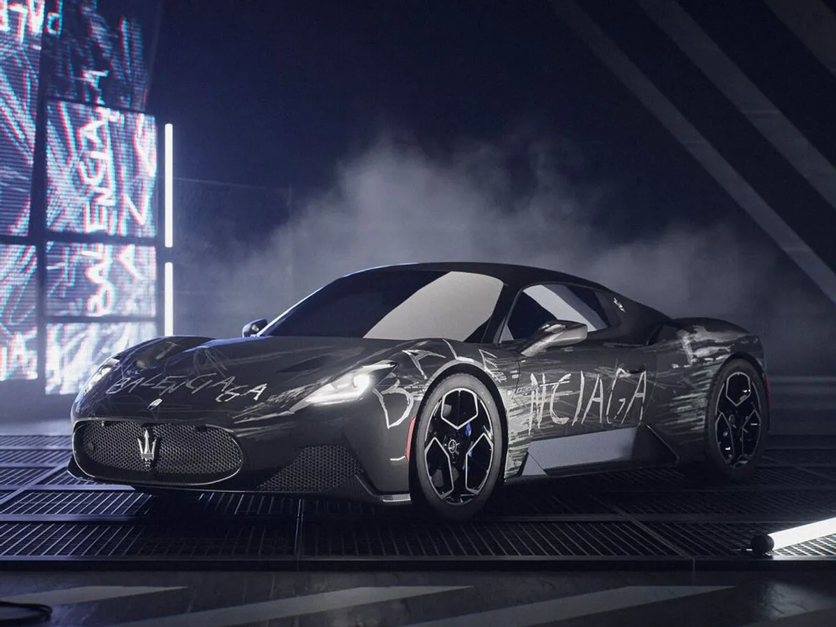 Hinh anh 5: Balenciaga ra mat bo suu tap hop tac voi ‘Need for Speed ​​Mobile