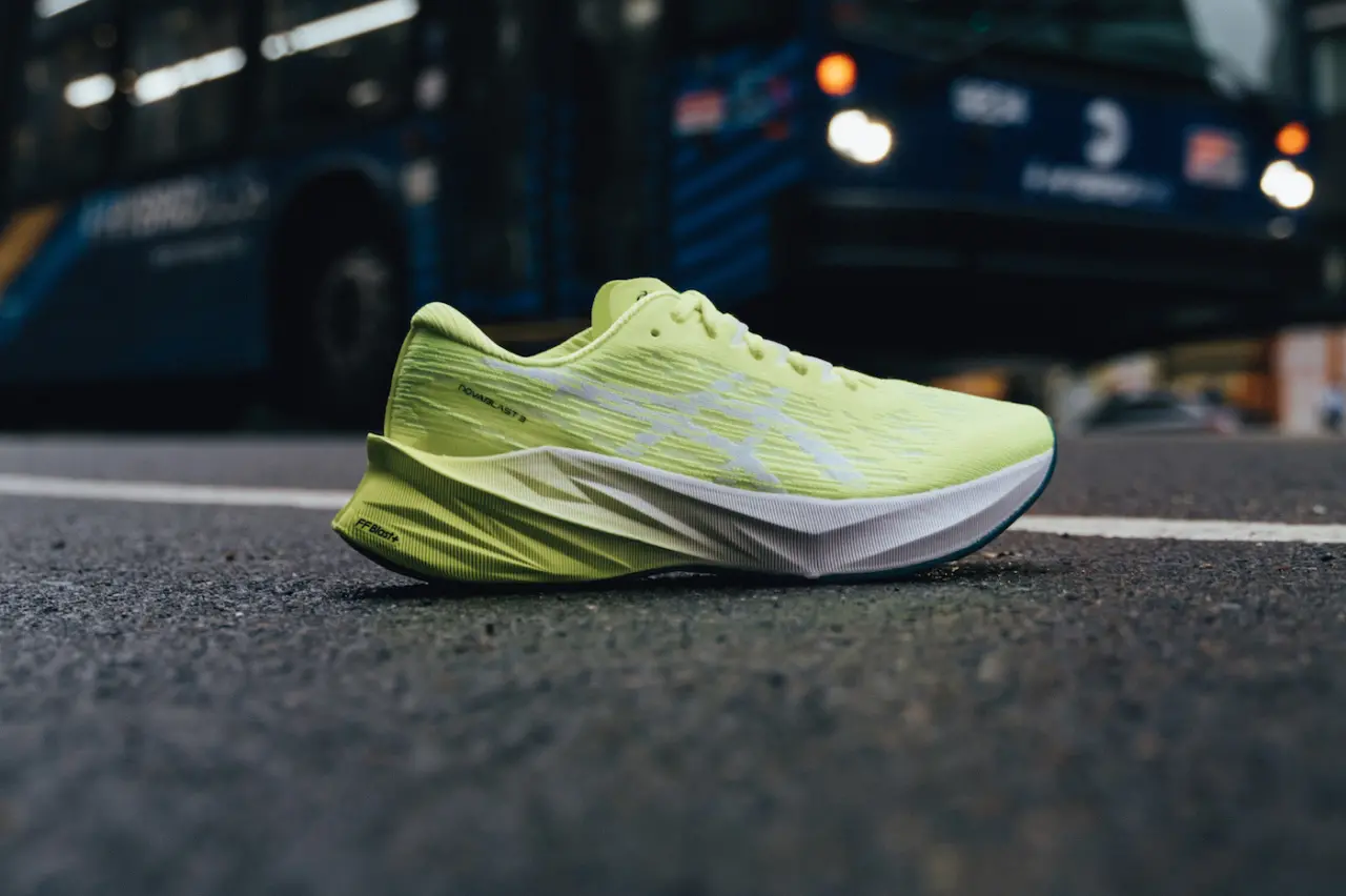 Hinh anh 4: Review giay chay bo ASICS Novablast 3 - phu hop cho moi dia hinh