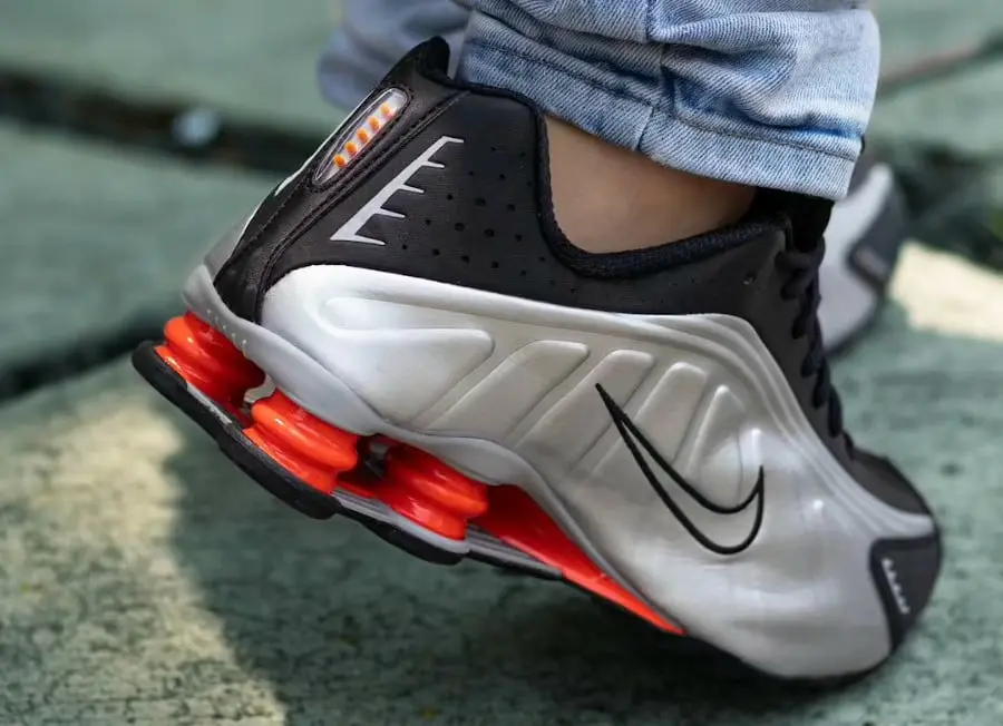 Giày Nike Shox R4 'Black Metallic Silver' BV1111-008 Authentic-Shoes Giày Nike Shox R4 'Black Metallic Silver' BV1111-008 Authentic-Shoes