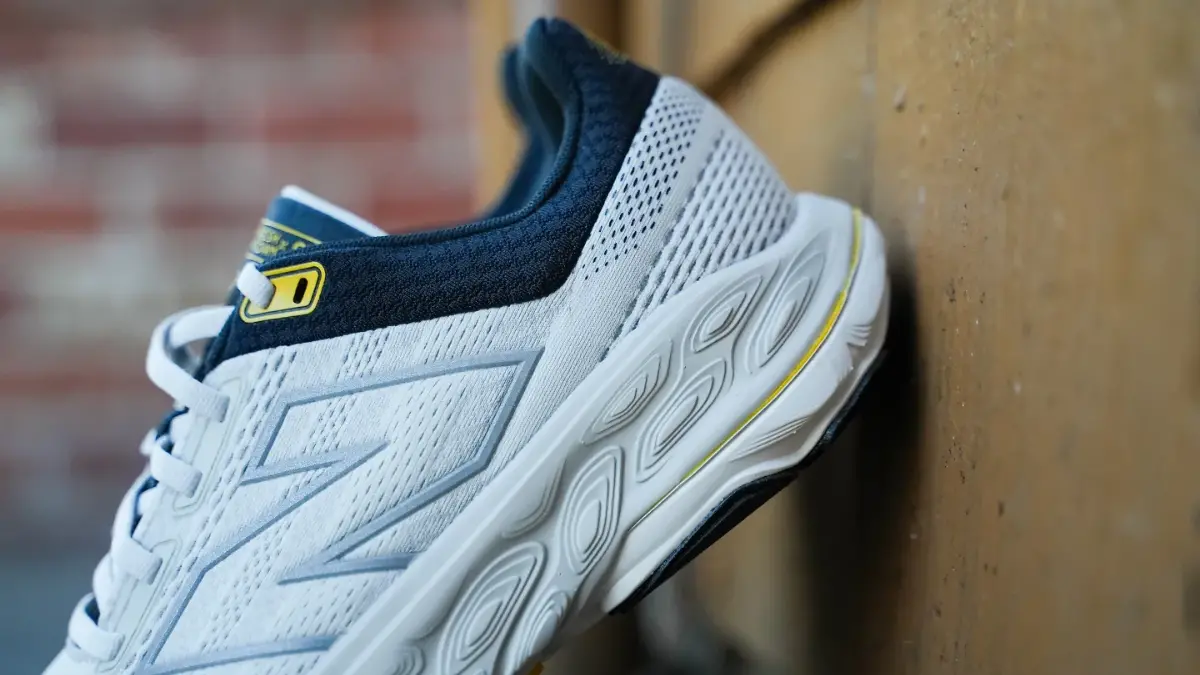 Hinh anh 11: New Balance Fresh Foam X 860 v14: Buoc chay em ai, tu tin hon